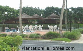 Waterford Courtyards - lakeside patio